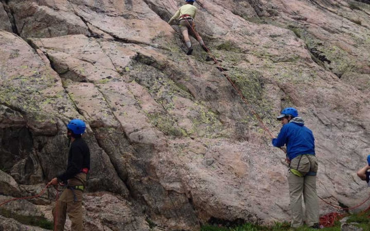 rock climbing class for teens